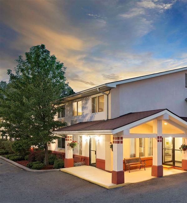 Super 8 By Wyndham Newburgh/west Point Near Stewart Airport - Newburgh, NY