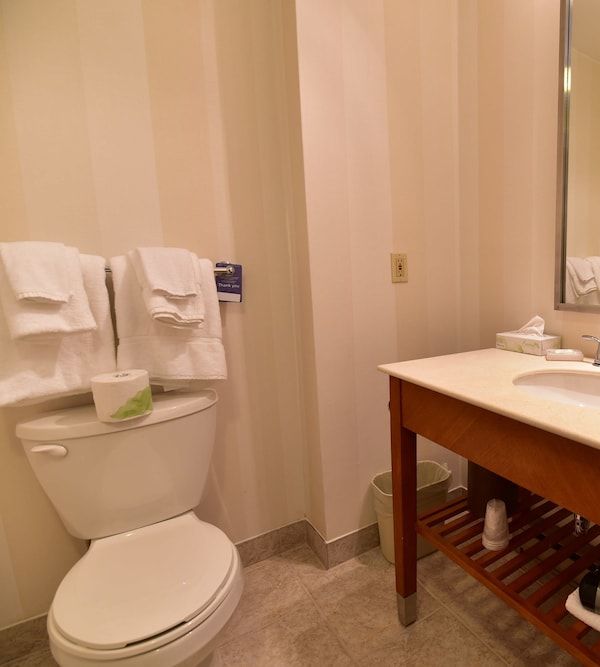 Quality Inn & Conference Centre - Pembroke