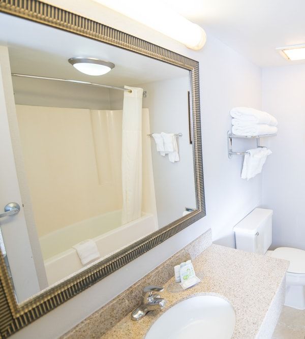 Carradoc Hall Hotel & Conference Ctr By The Red Collection - Ashburn, VA