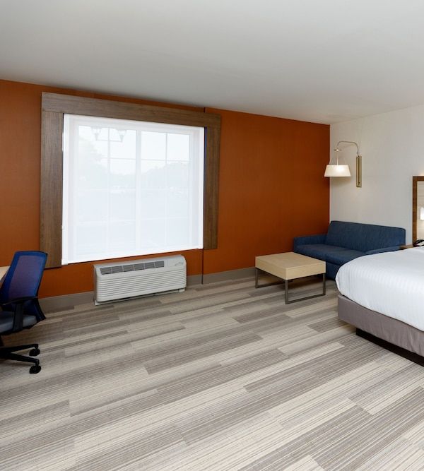 Holiday Inn Express & Suites Sturbridge By Ihg - Massachusetts