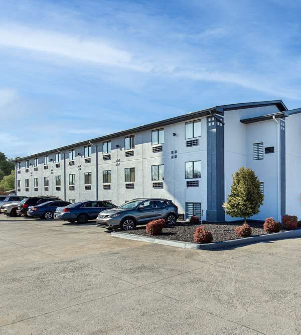Super 8 By Wyndham Johnson City - Johnson City, TN