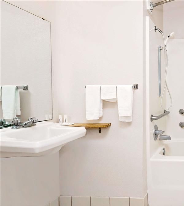 Howard Johnson By Wyndham Gothenburg - Gothenburg, NE