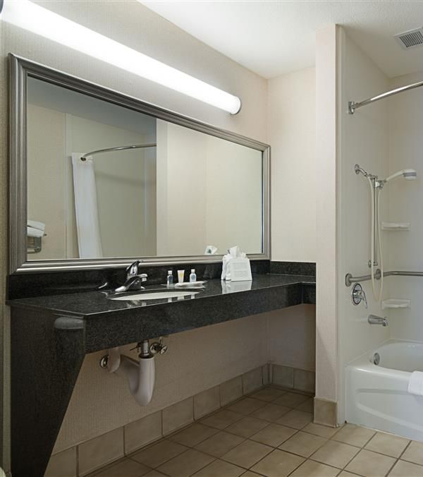 Quality Suites Springdale - 斯普林代爾