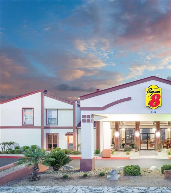 Super 8 By Wyndham Kerrville Tx - Kerrville, TX