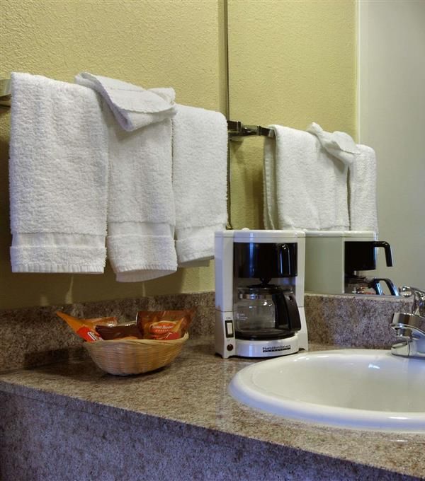 Days Inn By Wyndham Hayward Airport - Castro Valley, CA