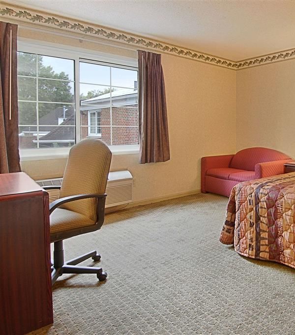 Days Inn By Wyndham Cleveland Lakewood - Parma, OH