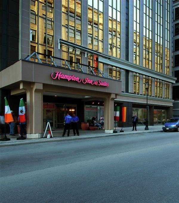 Hampton Inn & Suites Milwaukee-downtown - Milwaukee