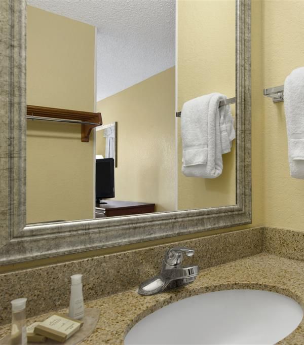 Baymont By Wyndham Gainesville I-75 - Gainesville, FL