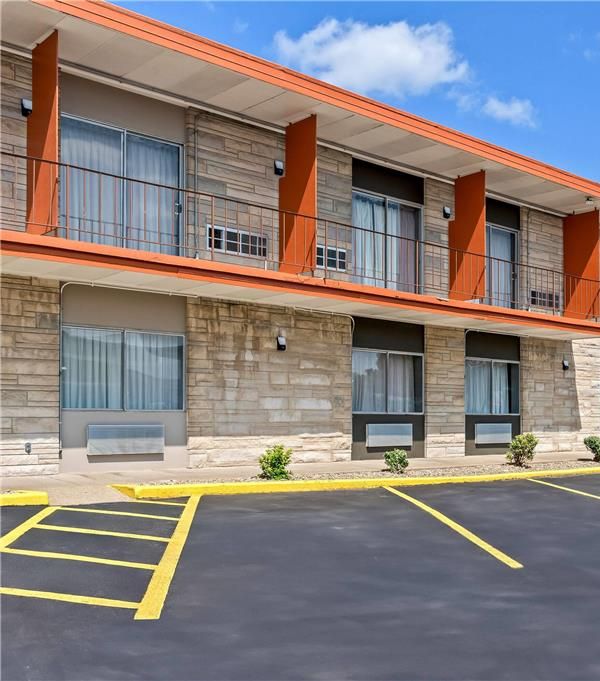 Travelodge By Wyndham Bloomington - 布朗郡