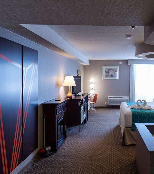 Howard Johnson Plaza By Wyndham By The Falls / Niagara Falls - Niagara Falls
