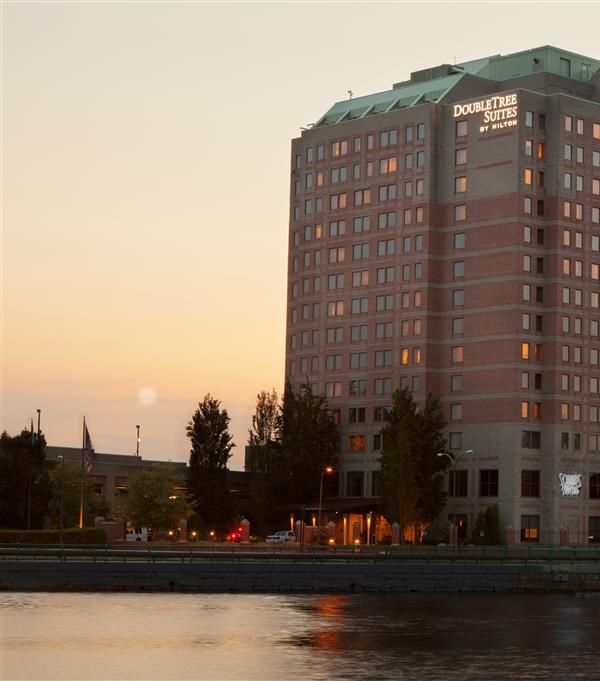 Doubletree Suites By Hilton Boston - 薩默維爾