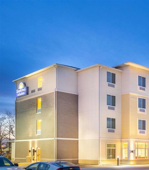 Days Inn & Suites By Wyndham Kearney - Kearney, NE