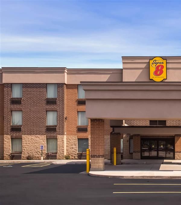 Super 8 By Wyndham St. Louis North - St. Louis, MO