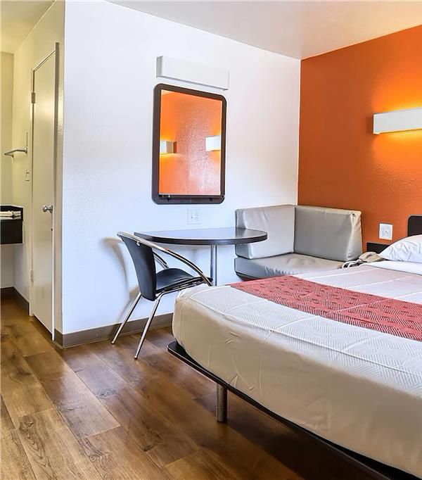 Super 8 By Wyndham Walnut Creek - Walnut Creek, CA