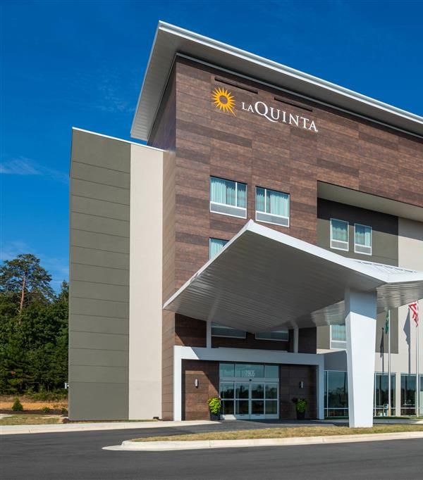 La Quinta Inn & Suites By Wyndham Greensboro Arpt High Point - High Point, NC