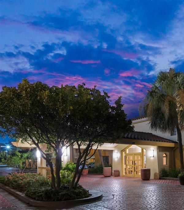 La Quinta Inn By Wyndham San Antonio Market Square - San Antonio, TX
