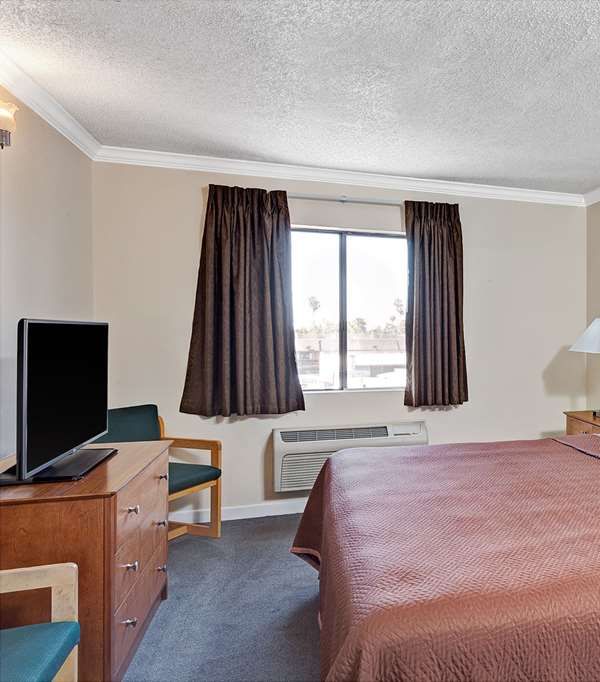 Travelodge By Wyndham Pasadena Central - Pasadena, CA