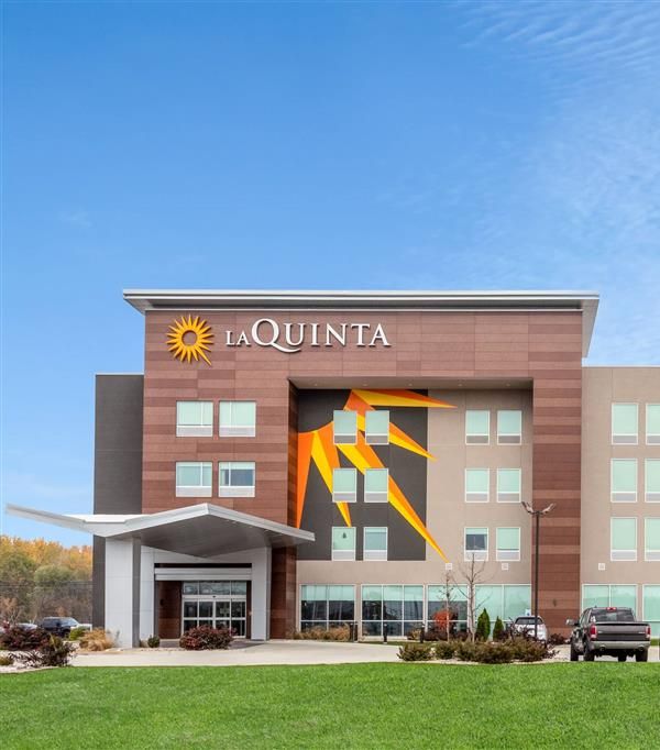 La Quinta Inn & Suites By Wyndham Shorewood - Joliet, IL
