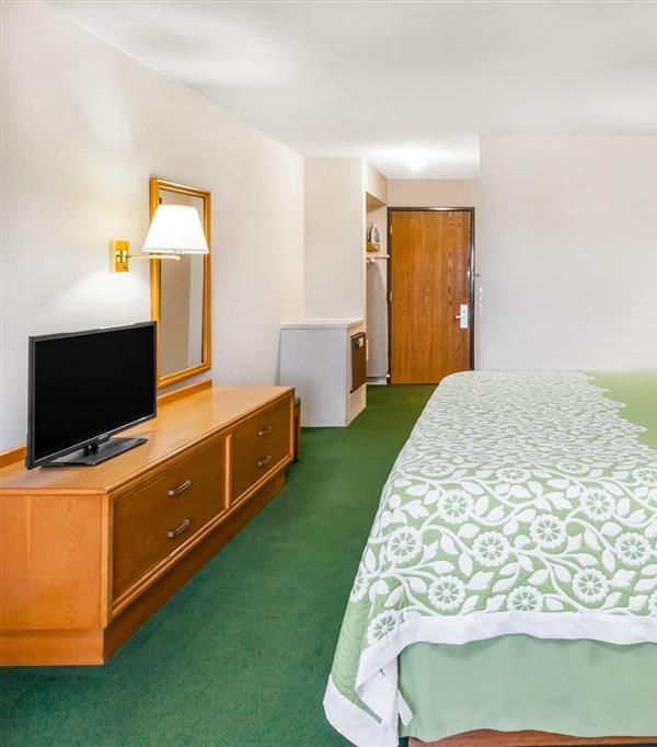 Days Inn By Wyndham Alpena - Alpena, MI