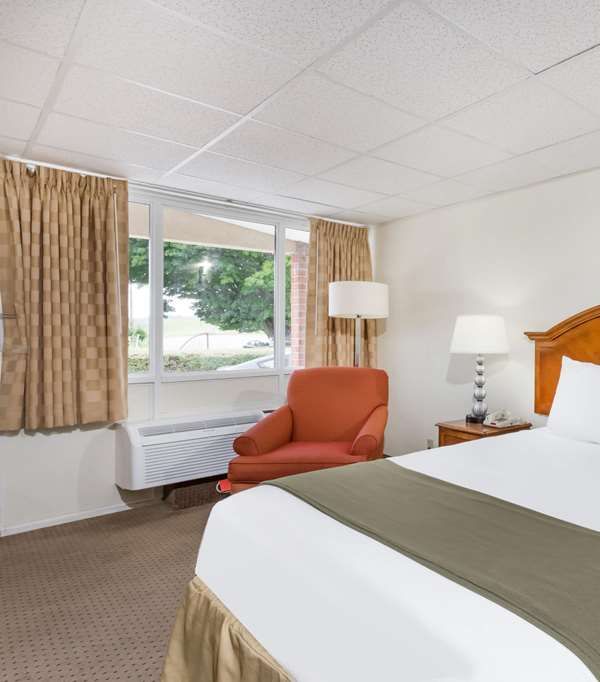 Days Inn By Wyndham Bedford - Smith Mountain Lake, VA