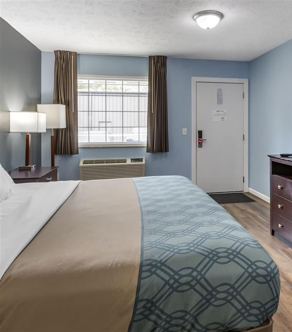Econo Lodge Inn & Suites Sandusky South - Sandusky, OH