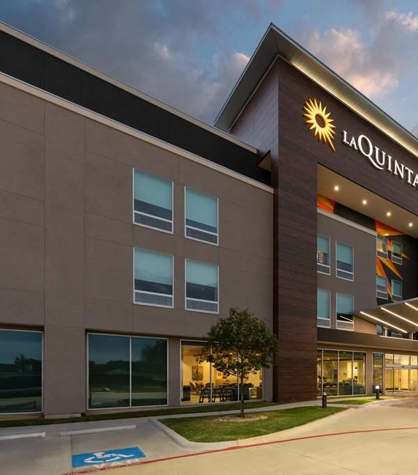La Quinta Inn & Suites By Wyndham Austin Parmer/tech Ridge - Austin, TX