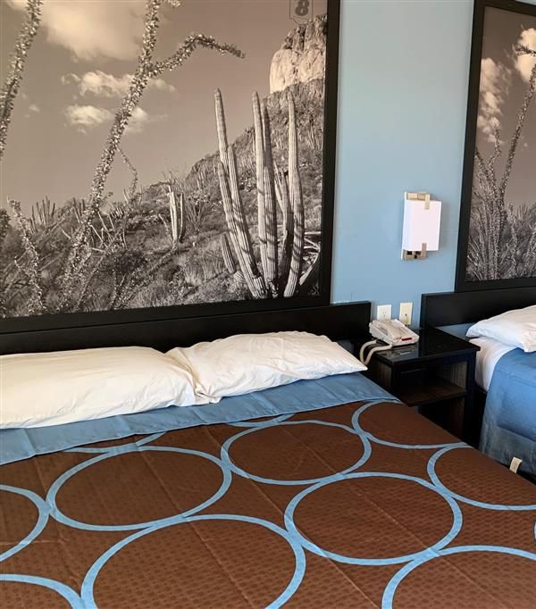 Super 8 By Wyndham Phoenix West - Phoenix