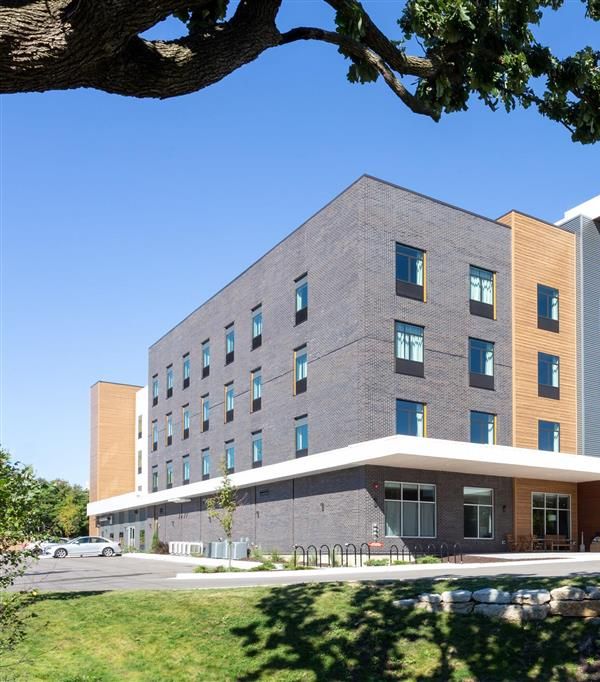 Baymont Inn & Suites By Wyndham Madison - Madison, WI