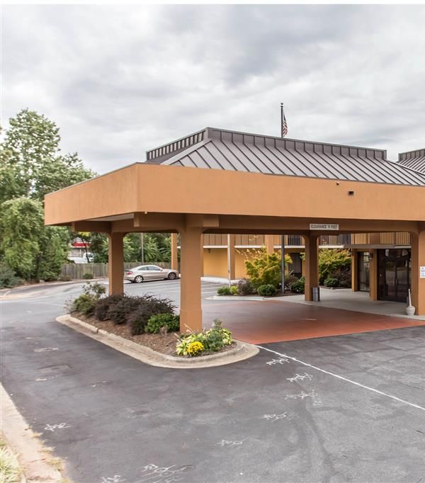 Clarion Pointe Statesville - Statesville, NC