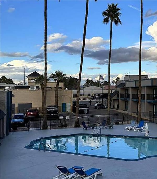 Super 8 By Wyndham Mesa Downtown Near Convention Center - Mesa, AZ