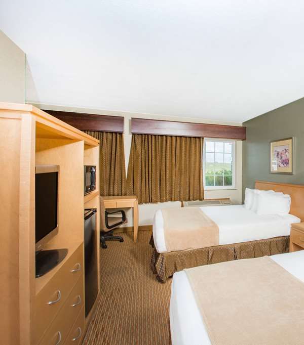 Ramada By Wyndham Spirit Lake/okoboji - Spirit Lake, IA
