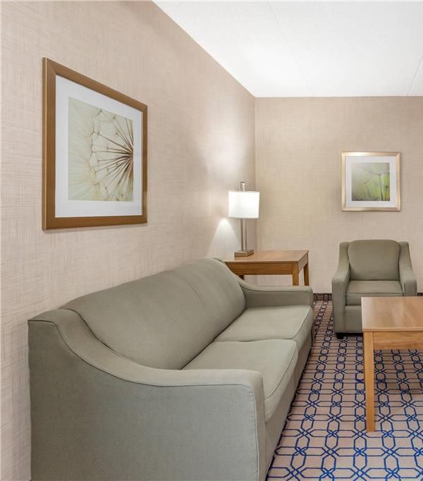 Quality Suites - Whitby