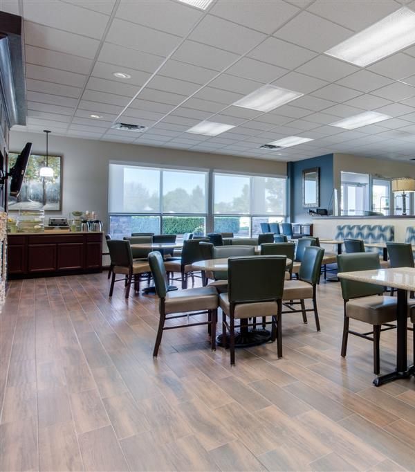 Quality Inn And Suites Mtn Home - Mountain Home, AR