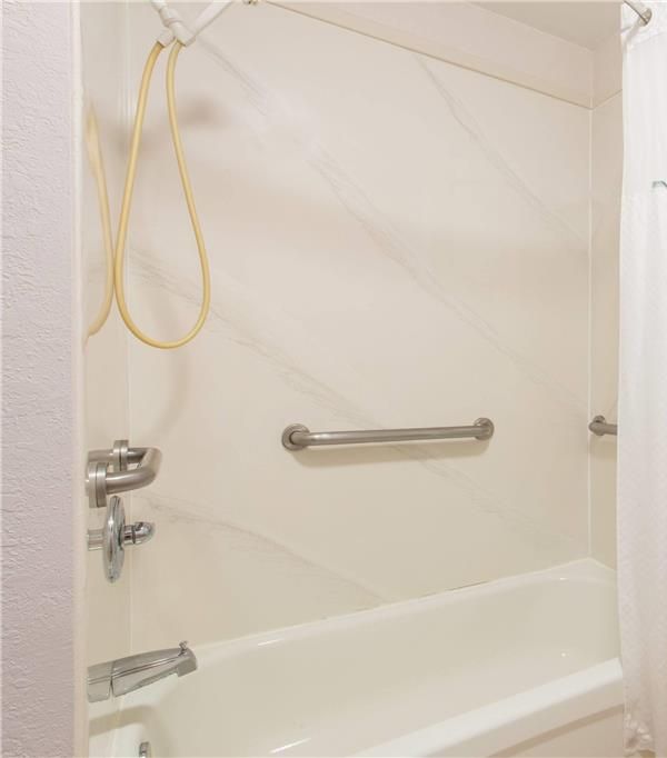 Days Inn & Suites By Wyndham Navarre - Near Beaches/hurlburt - Navarre, FL