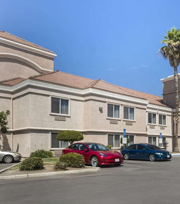 Comfort Suites Tulare Sequoia Gateway - Tulare, CA
