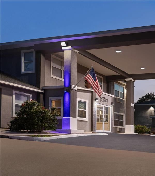 Days Inn By Wyndham Suites Fredericksburg - Fredericksburg, TX