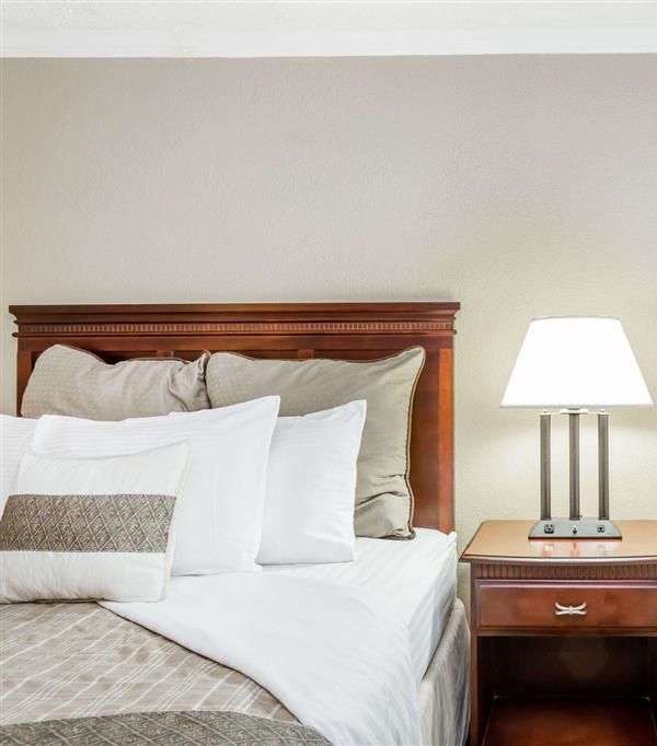Days Inn By Wyndham Destin - Destin, FL