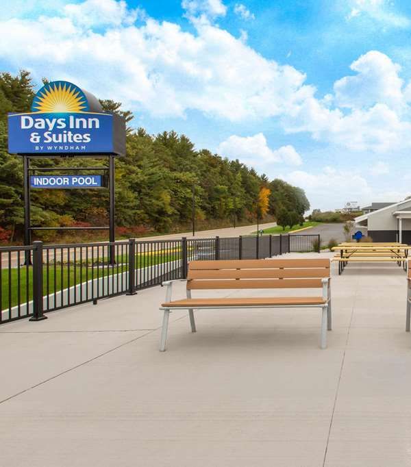 Days Inn & Suites By Wyndham Wisconsin Dells - Wisconsin Dells, WI