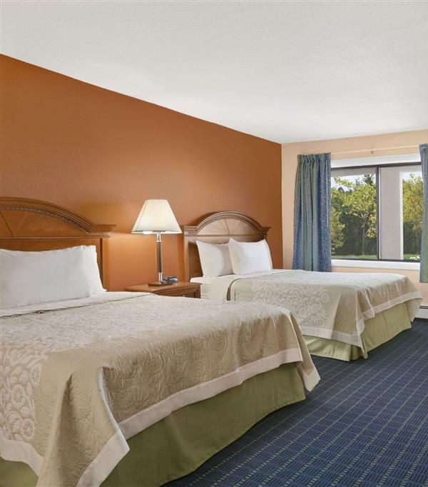 Days Inn By Wyndham Middletown - Middletown, NY