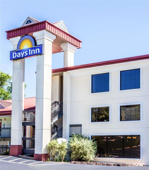 Days Inn By Wyndham Dalton - Dalton, GA