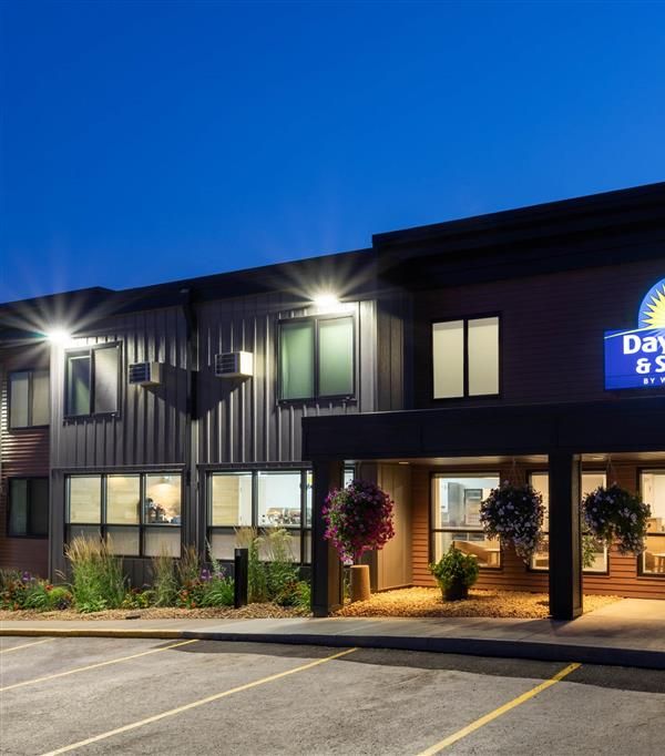 Days Inn & Suites By Wyndham Duluth By The Mall - Duluth, MN