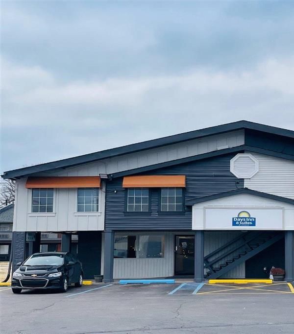 Days Inn & Suites By Wyndham Port Huron - Port Huron, MI