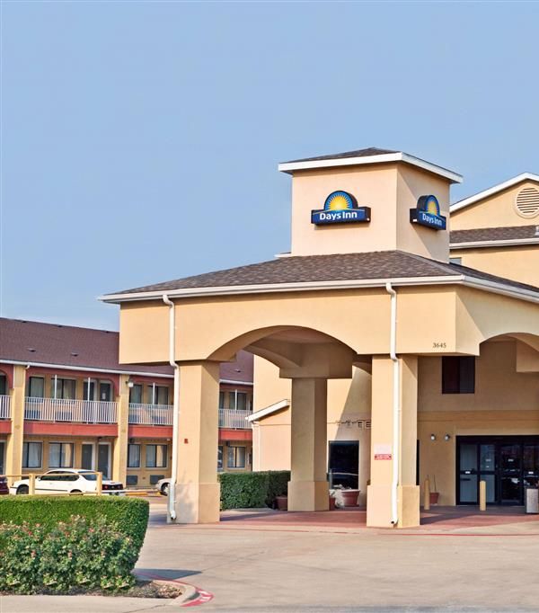 Days Inn By Wyndham Dallas Garland West - Garland, TX