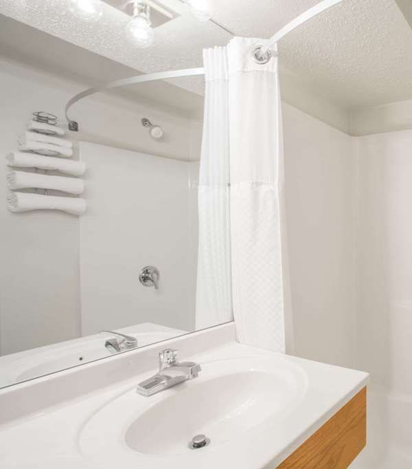Days Inn By Wyndham Custer - Custer, SD