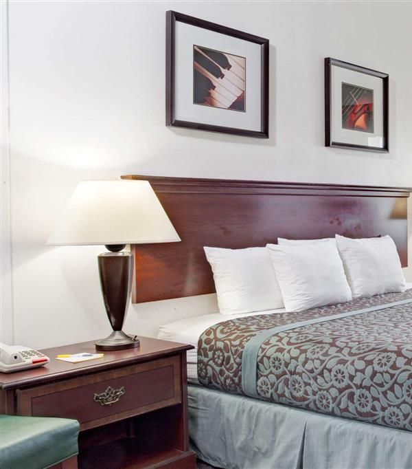 Days Inn By Wyndham Federal Way - Tacoma, WA