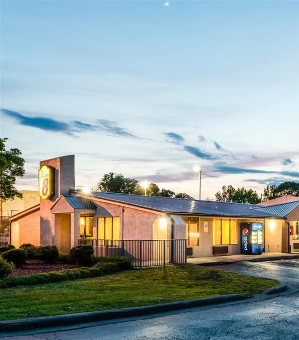 Super 8 By Wyndham Monroe - Monroe, NC