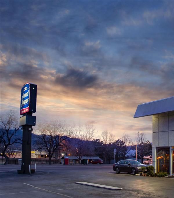Howard Johnson By Wyndham Colorado Springs - Colorado Springs, CO