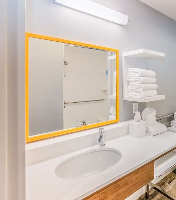 Hampton Inn Pensacola Beach - Gulf Breeze, FL