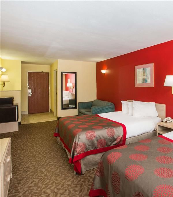 Ramada By Wyndham Sioux Falls - Sioux Falls, SD