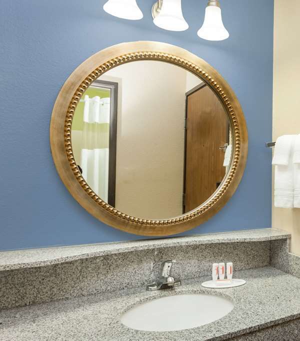 Days Inn By Wyndham Springfield - Springfield, IL